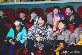 KPL教练冷知识：久哲给刺痛打过辅助，狼队教练黎洛上过非诚勿扰图片