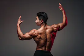 背部太薄弱？5点高效训练动作技巧，让你早日拥有完美“倒三角”图片