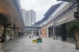 成都太古里“胡某勇事件”后禁止街拍？回应：没办法回答图片