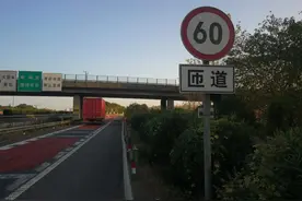 高速服务区休息时一定要小心，很多朋友已经损失了好几千，别大意图片