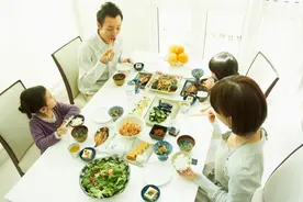 日本人的长寿与他们的晚餐习惯有很大关系，值得大家借鉴图片