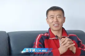 59岁大爷相亲49岁女子，两人一见钟情，女方：啥条件我都满足你图片