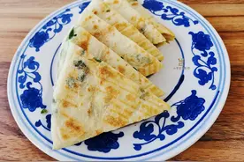 烙饼和面，只放盐容易硬，牢记“1放1窍门”，外酥内软，越嚼越香图片