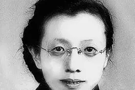南京解放后，哨兵拦下一中年妇女，军政委小跑迎接：她是市委书记图片