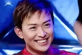 “桃花眼”不是谁都有，这七位男星告诉你，什么叫看狗都深情图片