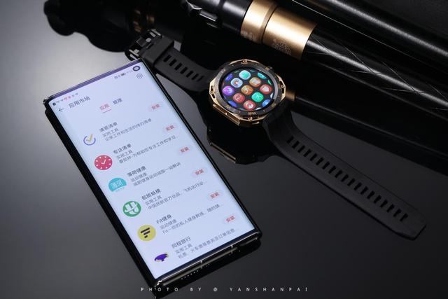 �ܴ�һ���̫���ģ���Ϊ�׿�ɻ����������ֱ�WATCH GT Cyber����