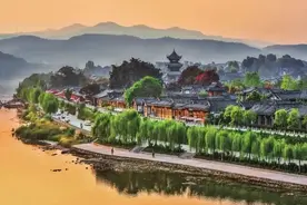 推开阆中门，便遇一良城图片