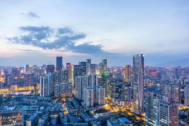 成都落户呈年轻化、高学历化趋势，年轻人为什么愿意留在成都