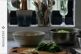 在厨房，慢慢生长。图片