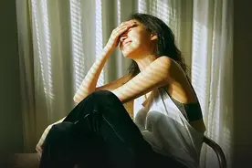 艾小羊：恭喜！你前任倒霉了图片