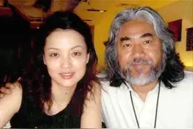 荒唐！从张艺谋到谢贤，这6位的女友一个比一个嫩，最大的相差51图片