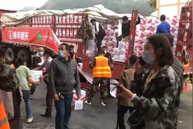 重庆女骑手驰援震区：川渝一家亲，我们要尽一份力图片