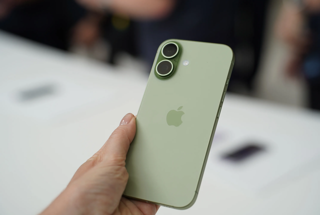 5999元起：苹果iPhone 17上手，6.3英寸120Hz屏幕