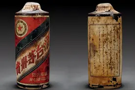 山西大爷30年前埋一箱茅台，挖出后发霉想扔，行家却说：老值钱了图片