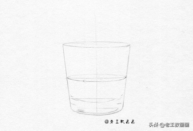 零基础也能画素描，教你画玻璃杯质感