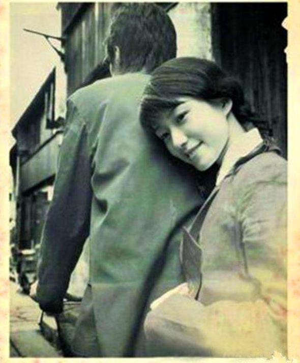 小叔和小婶的80年代爱情故事：丈母娘堵上门骂，考上大学态度变了
