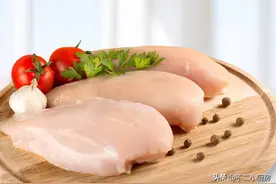 这才是鸡胸肉最好吃的做法，教你一招，出锅鲜香滑嫩，真下饭图片