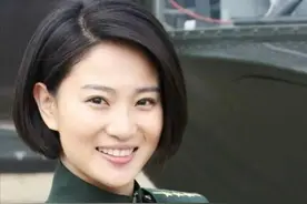 “军中之花”侯梦莎：已走上了一条“不归路”，沉迷带货不拍戏！图片