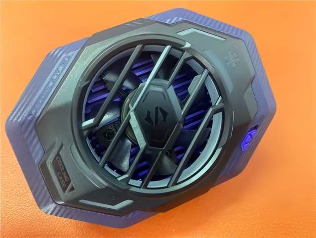 被打脸？三款主流散热背夹对比，红魔成性价比之王，友商多学学