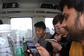 印度人首次乘坐中国绿皮火车，从石家庄到西安，感叹印度差太多图片