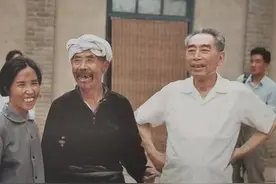 1973年周总理回延安请老邻居吃饭，老人一个举动，周总理偷偷落泪图片