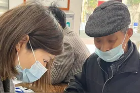 定制“老人卡”核酸检测可亮“卡”图片