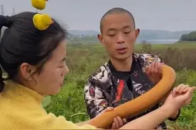 一斤就算大货，广东男子竟捉到10斤重的大鳝鱼，网友：外来物种图片