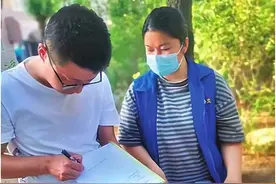市民、网格员、相关部门为救受伤小鸟上演爱心接力图片