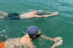 13岁双胞胎兄妹，横渡琼州海峡！图片