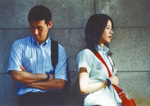 她就和许鞍华合作,搭档张学友和梅艳芳,凭借在《男人四十》里的演出