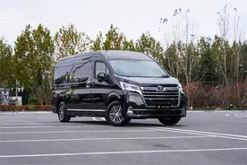 上海年底新车型，纯进口丰田海狮7座商务车，全隔断布局提升档次图片