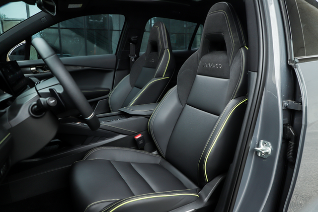 一体式运动风格座椅是领克家族的特色之一.在hero.劲halo等车型上.