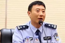 “网红交警”谭乔，走红后离职，妻子离婚，患抑郁症多年想自杀图片