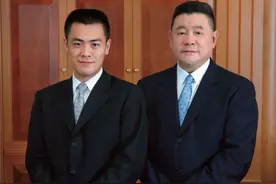 不学亲爸刘銮雄收割女星，不与后妈甘比争家产，刘鸣炜风流不下流图片