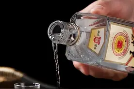 国内4款“裸瓶白酒”，好喝不贵，都是100%纯粮酿，懂酒的常买图片