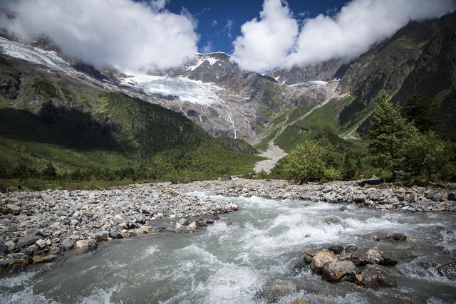 卡瓦格博高不可攀的原因？走进雪山腹地找寻事件的真相