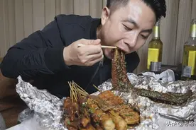 江西暴发户，拆迁得到2800万，请客用酒遭怒怼，行家所言一语中的图片