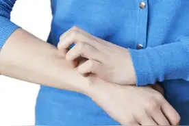 皮肤异常瘙痒是怎么回事？医生：不要忽视，或与这几种情况有关图片