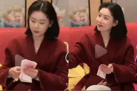 不婚主义的小姨过年回来发红包，漂亮又有气质！图片