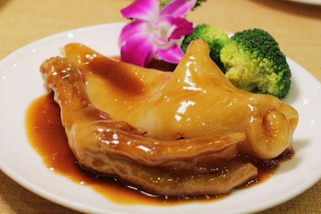 鲍汁鹅掌扣花胶做法 花胶鲍鱼焖鹅掌