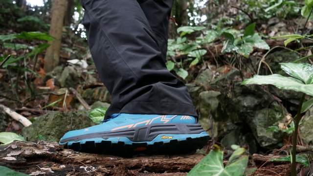 天越EXTREK全防水户外跑鞋：给你翻山越岭的安全感