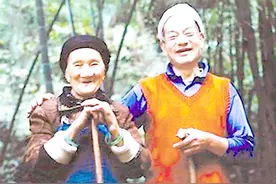 19岁小伙与大10岁寡妇私奔进山，50年养大7子，徒手凿6208级天梯图片