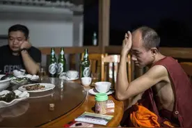 历史上哪些和尚喝酒，佛教真的戒酒吗？图片