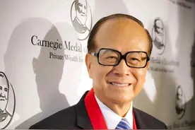 富豪李嘉诚收藏的翡翠，仅一件就已估价过亿？图片