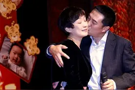张嘉译：被前妻嫌弃“吃软饭”，二婚老婆的支持让他红遍全国图片