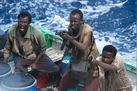 2010年，索马里海盗误抢俄罗斯油轮，打劫不成，激战后遭“团灭”图片