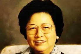 王昆的儿子周七月：父亲和母亲相继离世，我在泪水中读懂母爱图片