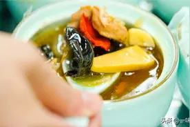 炖鸡汤时万不能直接焯水，牢记3个诀窍，鸡肉鲜嫩不老汤鲜好喝图片