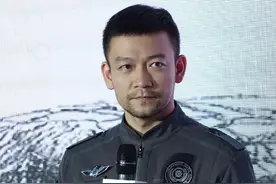 《流浪地球2》青岛部分杀青，吴京与刘德华再合作，导演还是郭帆图片