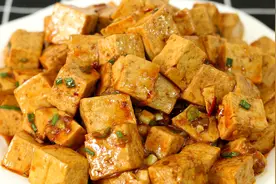 要想炒豆腐不散碎，下油锅前多做一步，豆腐香嫩入味，油少还好吃图片